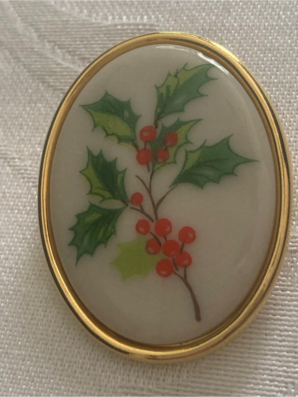 Holiday Holly Ceramic Pin Brooch in Green and Red - Classic Festive Accent - Picture 4 of 6